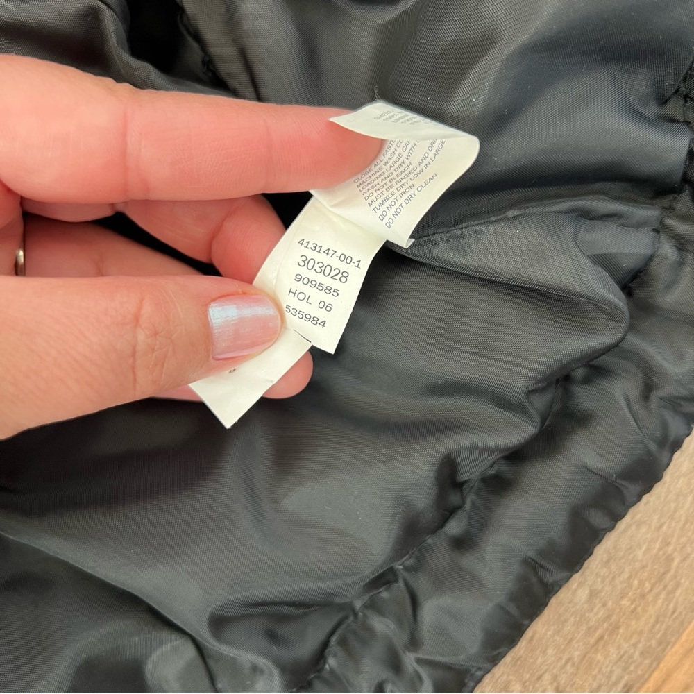 Y2K The Gap Women's Cropped Down Puffer Jacket - Black - Size Medium - Picture 14 of 16